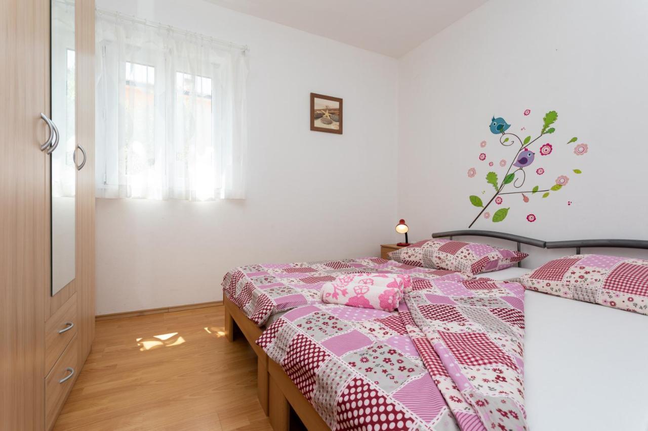 Apartments Katarina Шіло Екстер'єр фото