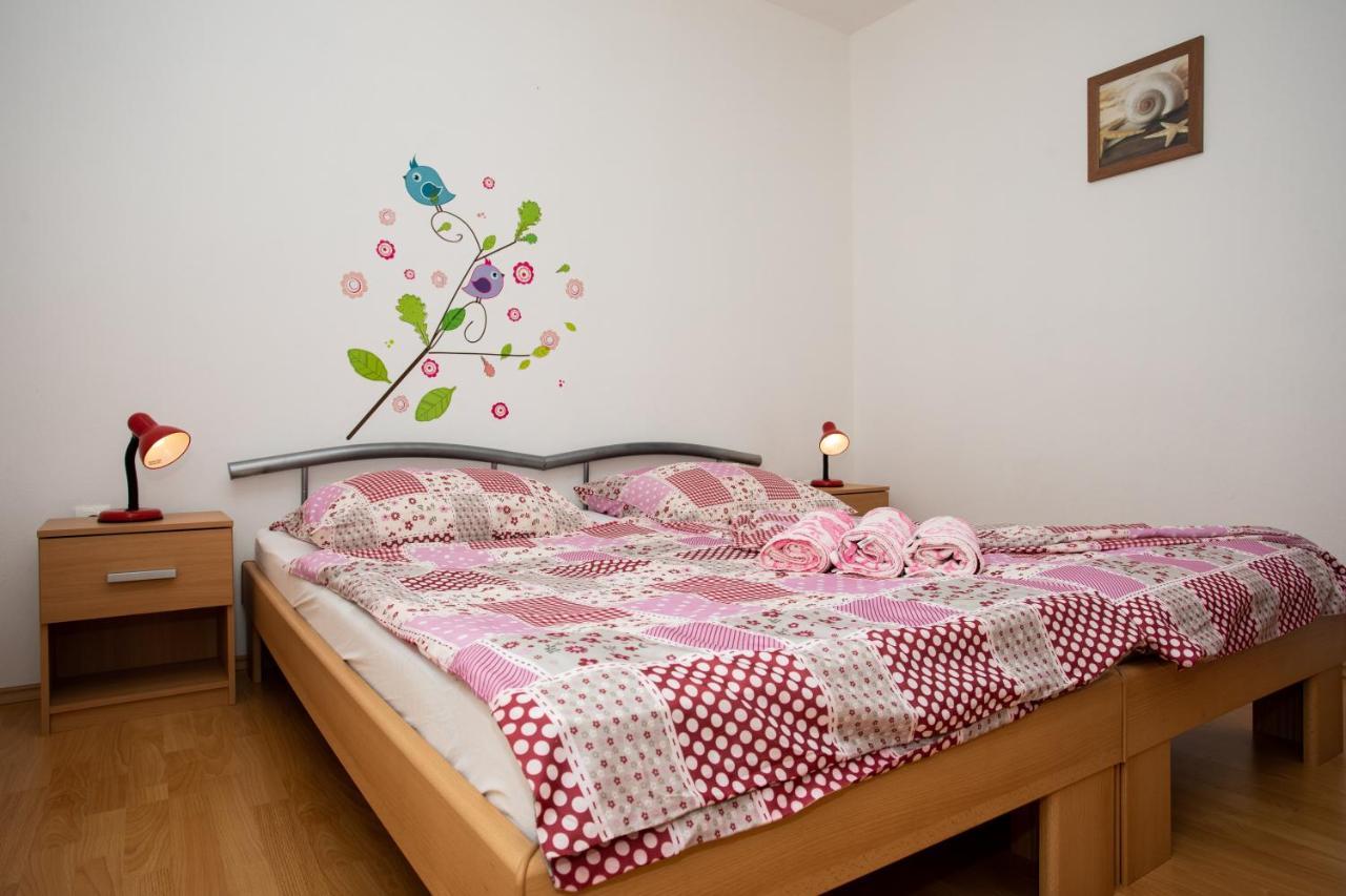 Apartments Katarina Шіло Екстер'єр фото