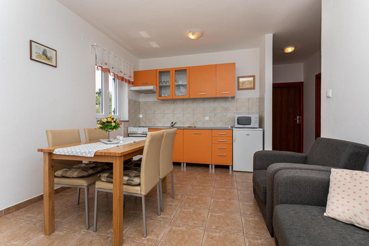 Apartments Katarina Шіло Екстер'єр фото