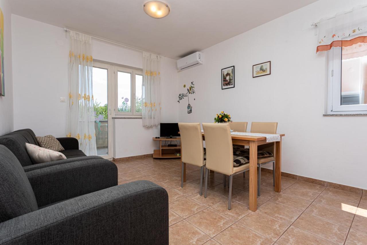 Apartments Katarina Шіло Екстер'єр фото