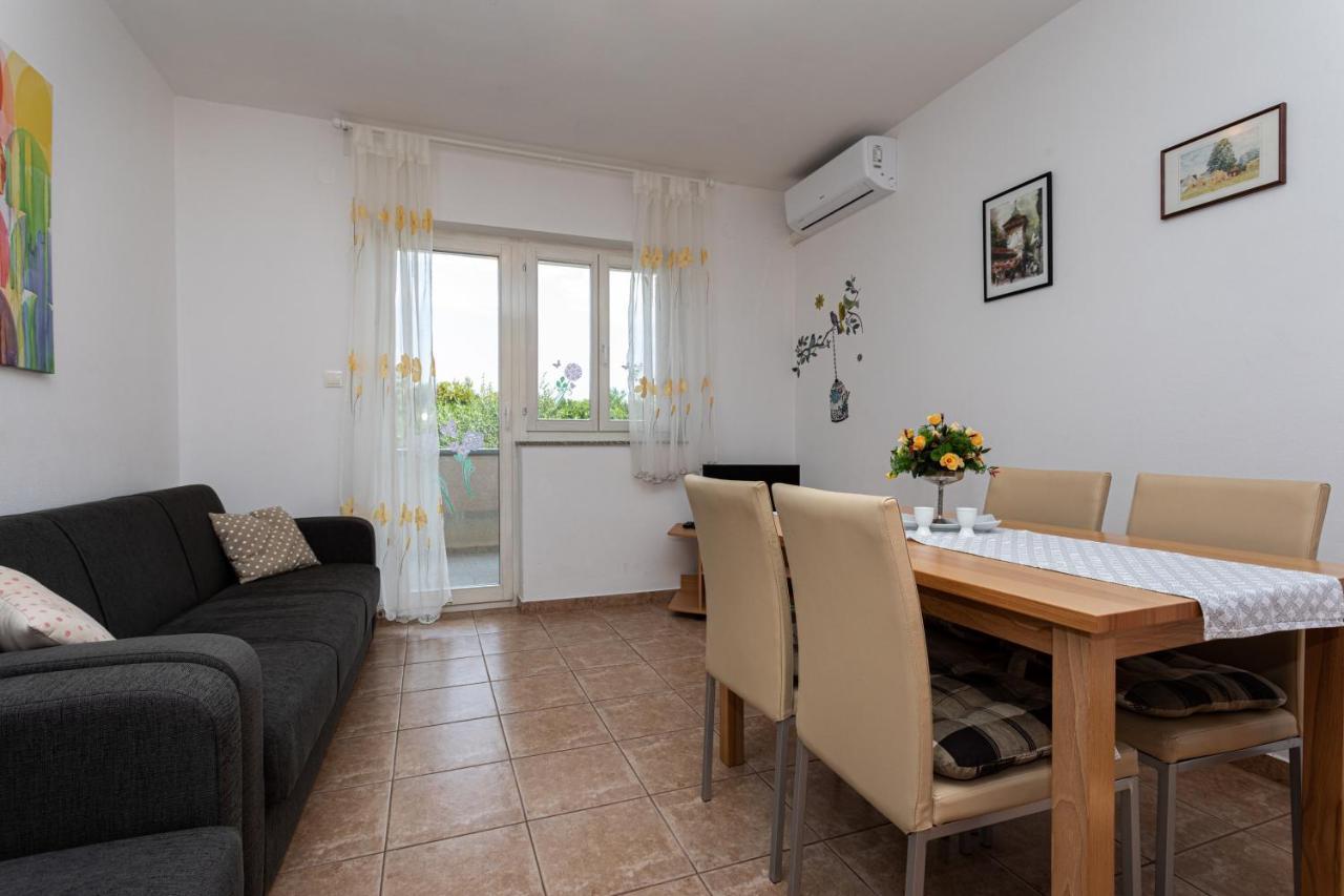 Apartments Katarina Шіло Екстер'єр фото