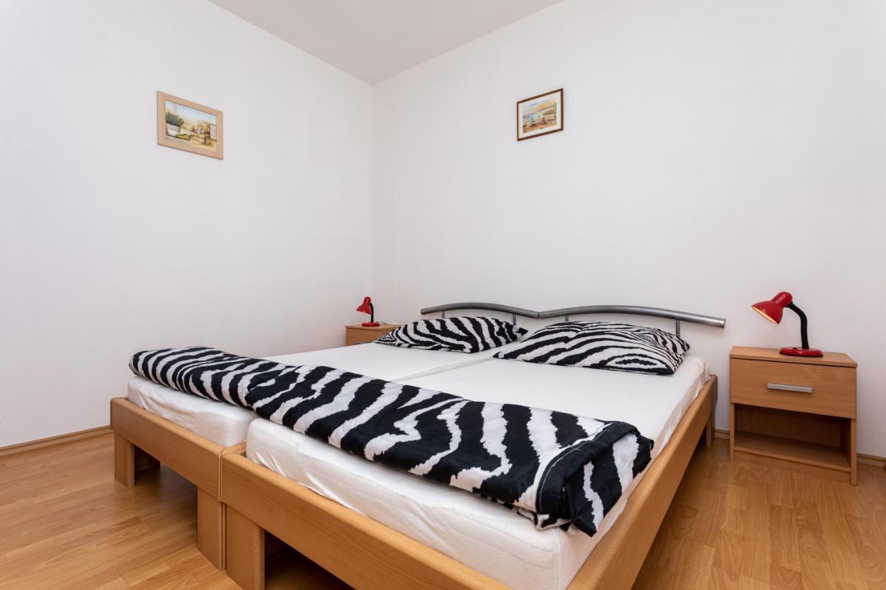 Apartments Katarina Шіло Екстер'єр фото
