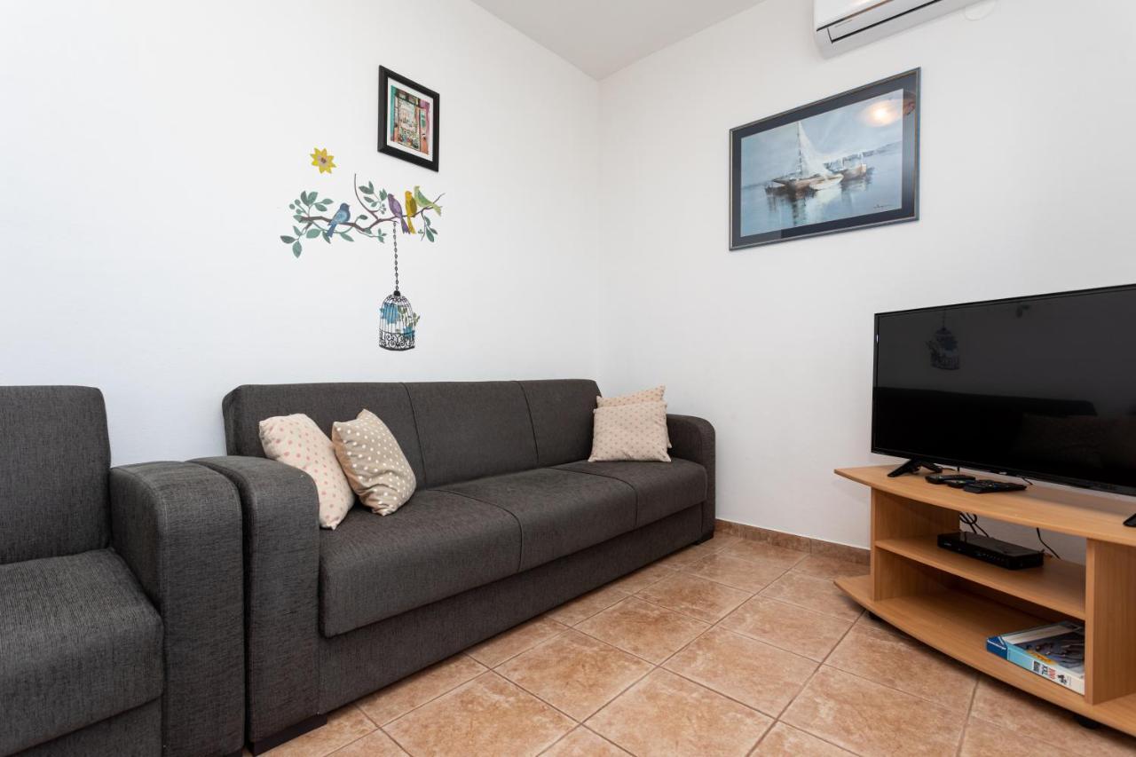 Apartments Katarina Шіло Екстер'єр фото